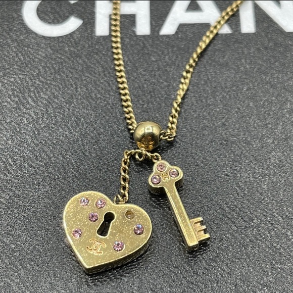 CHANEL Jewelry - Chanel Vintage Rare Lock/key Necklace